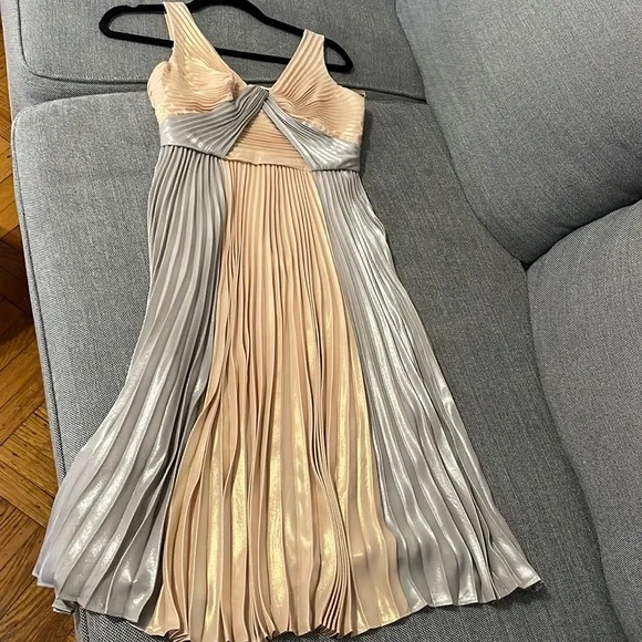 BCBG maxazria pleated midi dress in metallic gold combo!